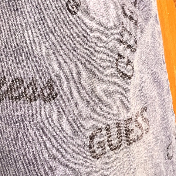GUESS Medium Wash Capri - Picture 3 of 4